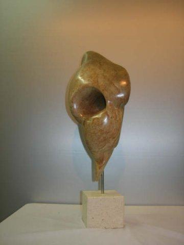2007 Kunstwerk van Braziliaans speksteen op een granieten sokkel